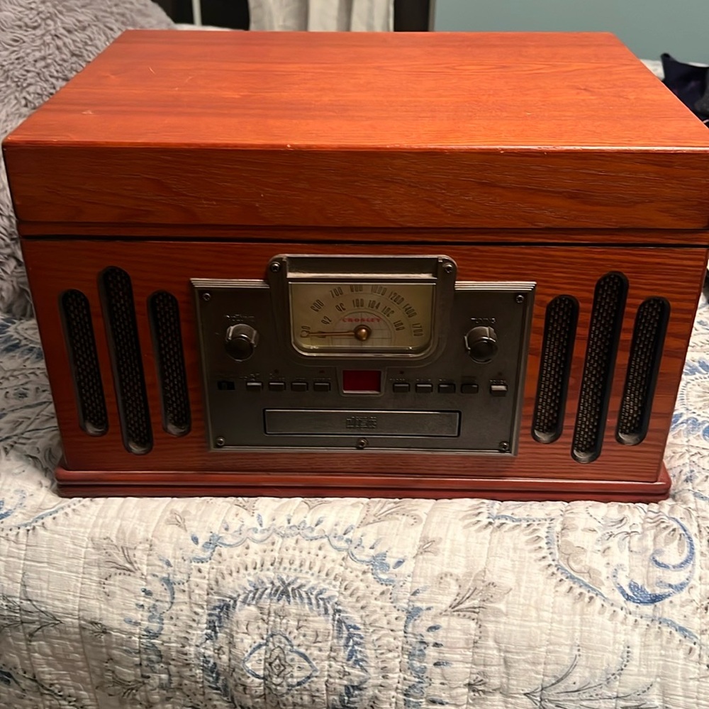 Crosley Vinyl/Radio/Aux Player (damage on images)